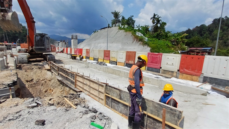 施工現(xiàn)場。 鄧騰亮攝