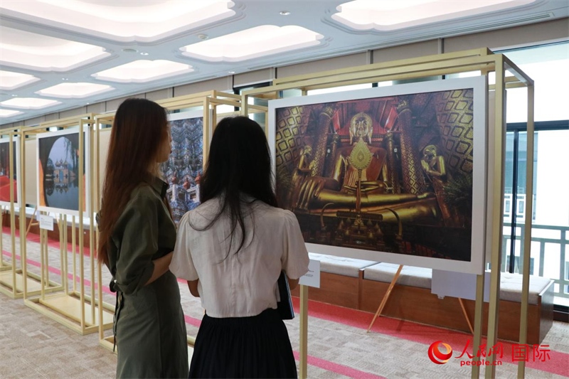 “遇見”攝影展現(xiàn)場(chǎng)。朱瀟逸攝