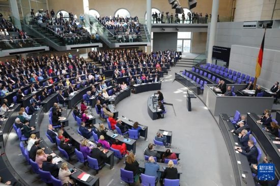 3月25日，在德國柏林，新一屆德國聯(lián)邦議院成立并召開首次全體會(huì)議。新華社記者 杜哲宇 攝
