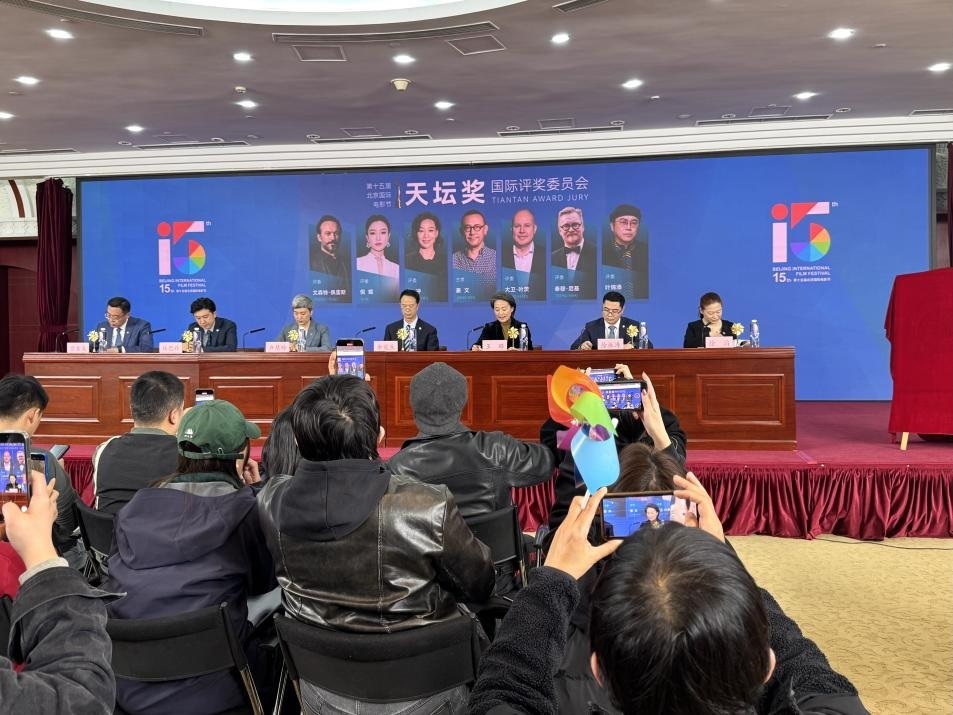 發(fā)布會(huì)現(xiàn)場(chǎng)公布本屆天壇獎(jiǎng)國際評(píng)委會(huì)陣容。人民網(wǎng)記者 劉微攝