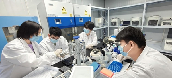 “個體基因解密實(shí)驗”預(yù)實(shí)驗課堂。東華大學(xué)供圖