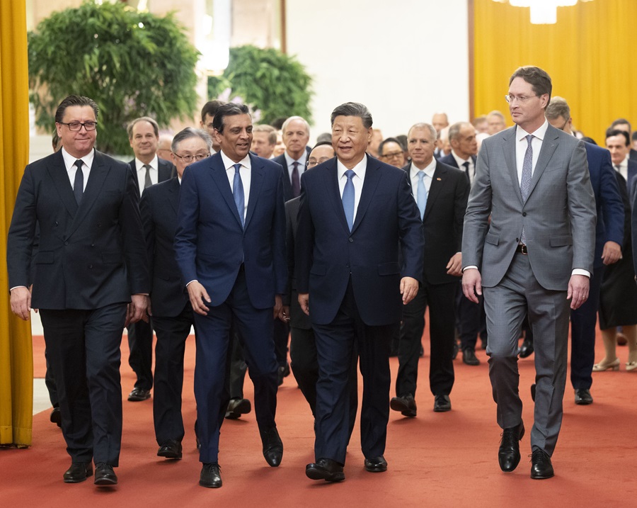 △3月28日上午，國(guó)家主席習(xí)近平在北京人民大會(huì)堂會(huì)見國(guó)際工商界代表。