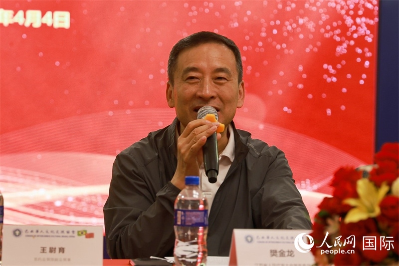 江蘇省人大常務(wù)委員會常務(wù)副主任樊金龍在座談會上致辭。人民網(wǎng)記者 陳海琪攝