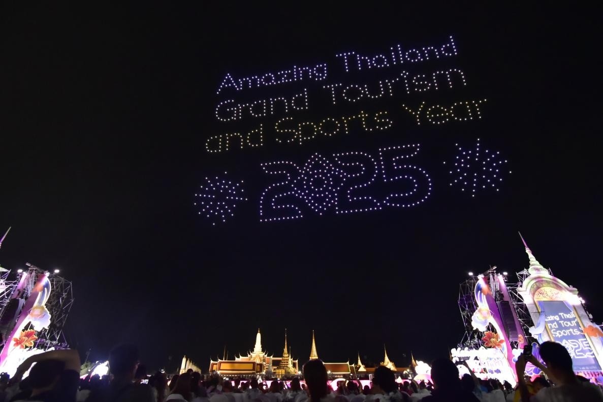 由1200架無(wú)人機(jī)組成的燈光秀點(diǎn)亮夜空。泰國(guó)國(guó)家旅游局供圖