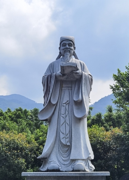 位于南平的朱熹石雕塑像。圖片來源：視覺中國