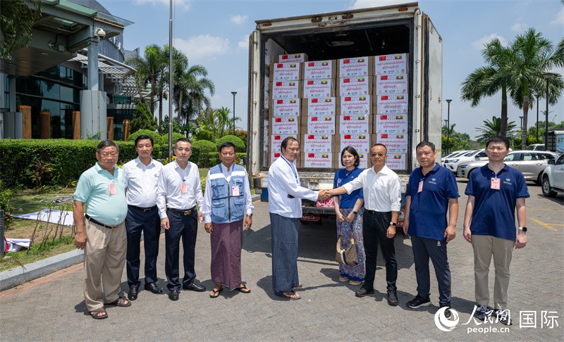 藥品交付儀式現(xiàn)場-人民網(wǎng)記者謝佳君攝