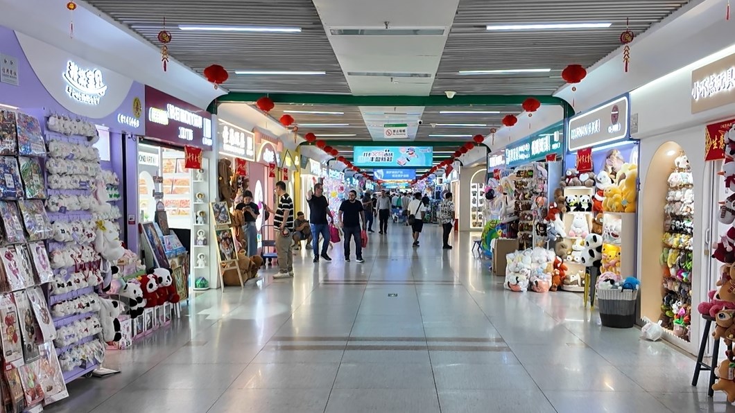 4月30日，義烏國際商貿(mào)城一區(qū)現(xiàn)場(chǎng)。人民網(wǎng)記者 王仁宏攝