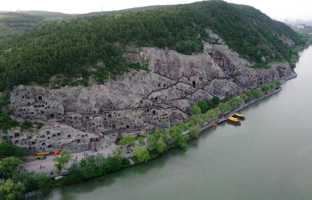 這是近日拍攝的洛陽龍門石窟（無人機照片）。新華社記者 李嘉南 攝