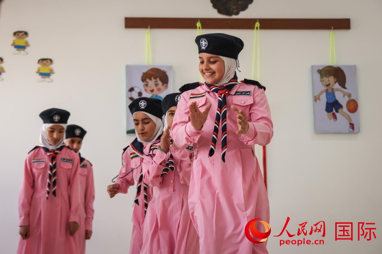 阿爾穆塔?阿里卡特國(guó)際學(xué)校的學(xué)生在展示課間活動(dòng)。人民網(wǎng)記者 薛丹攝