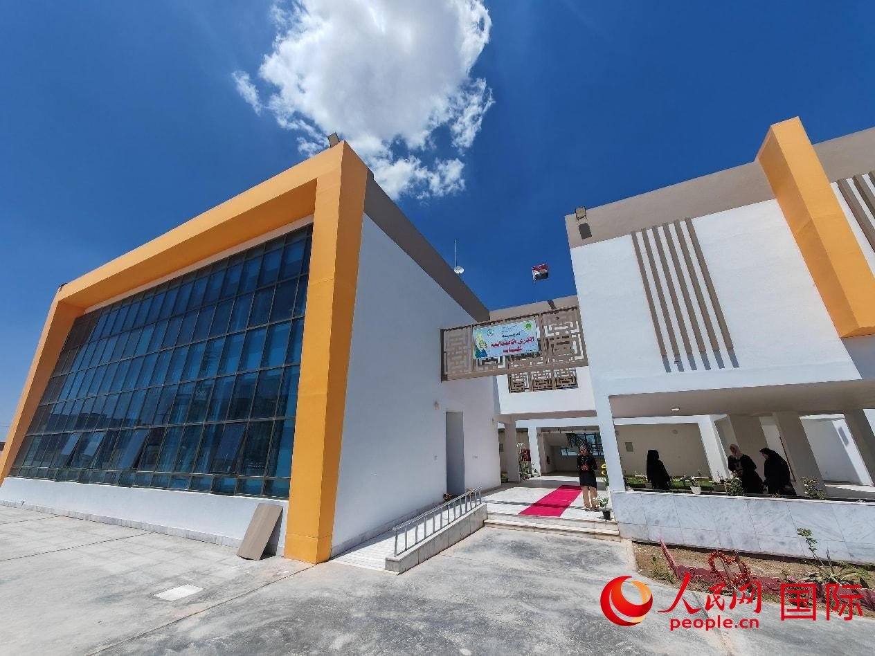 圖為阿爾·圖拉女子學(xué)校校園一景。人民網(wǎng)記者 管克江攝