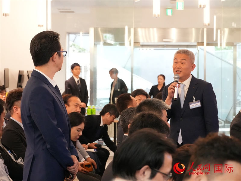 參會企業(yè)與海南代表團積極交流。