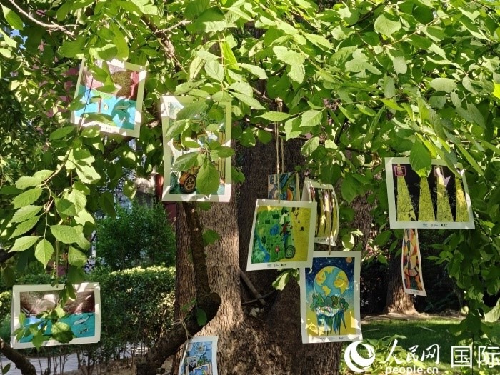 兒童環(huán)保繪畫展覽。人民網(wǎng)記者 李明攝