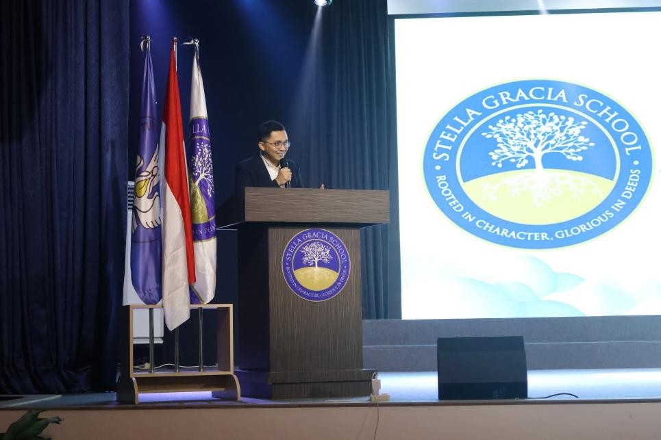 安德魯致辭。哈山努丁大學孔子學院供圖