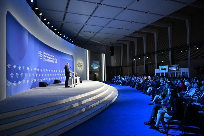 夏季達沃斯論壇丨第十六屆夏季達沃斯論壇在天津閉幕(1)XxjpsgC007382_20250626_PEPFN0A001.jpg